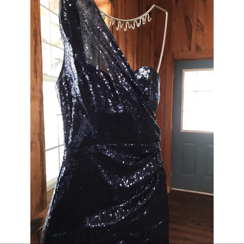 Dress - Picture 5 of 8